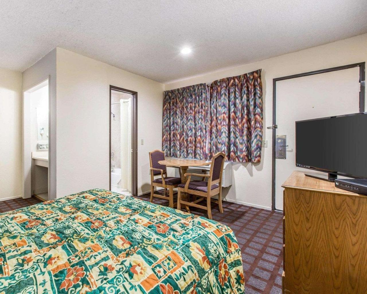 Rodeway Inn Wildwood Мамът Лейкс Екстериор снимка