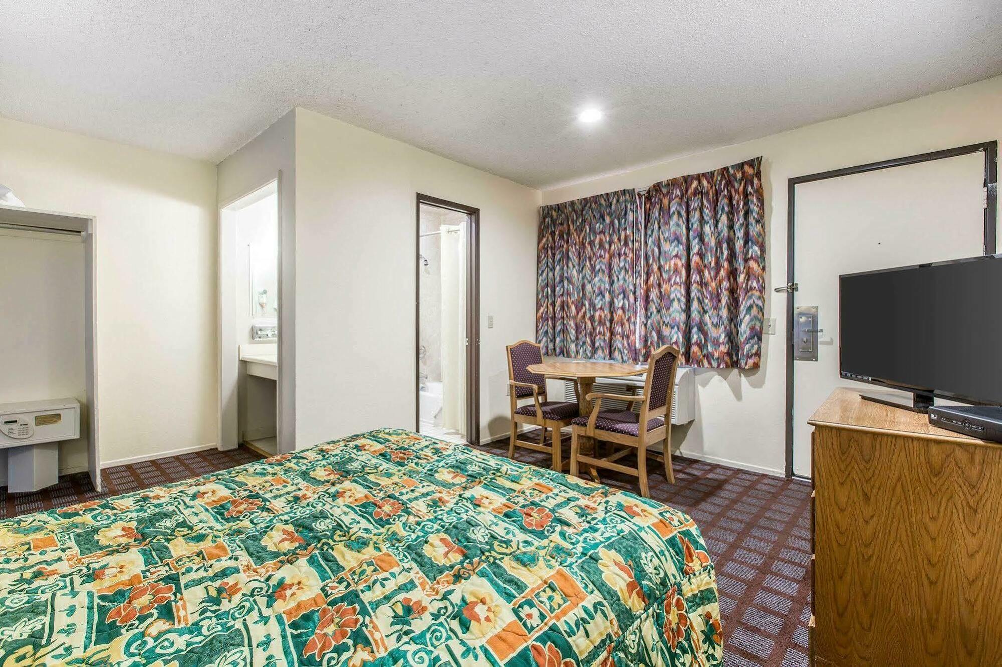 Rodeway Inn Wildwood Мамът Лейкс Екстериор снимка